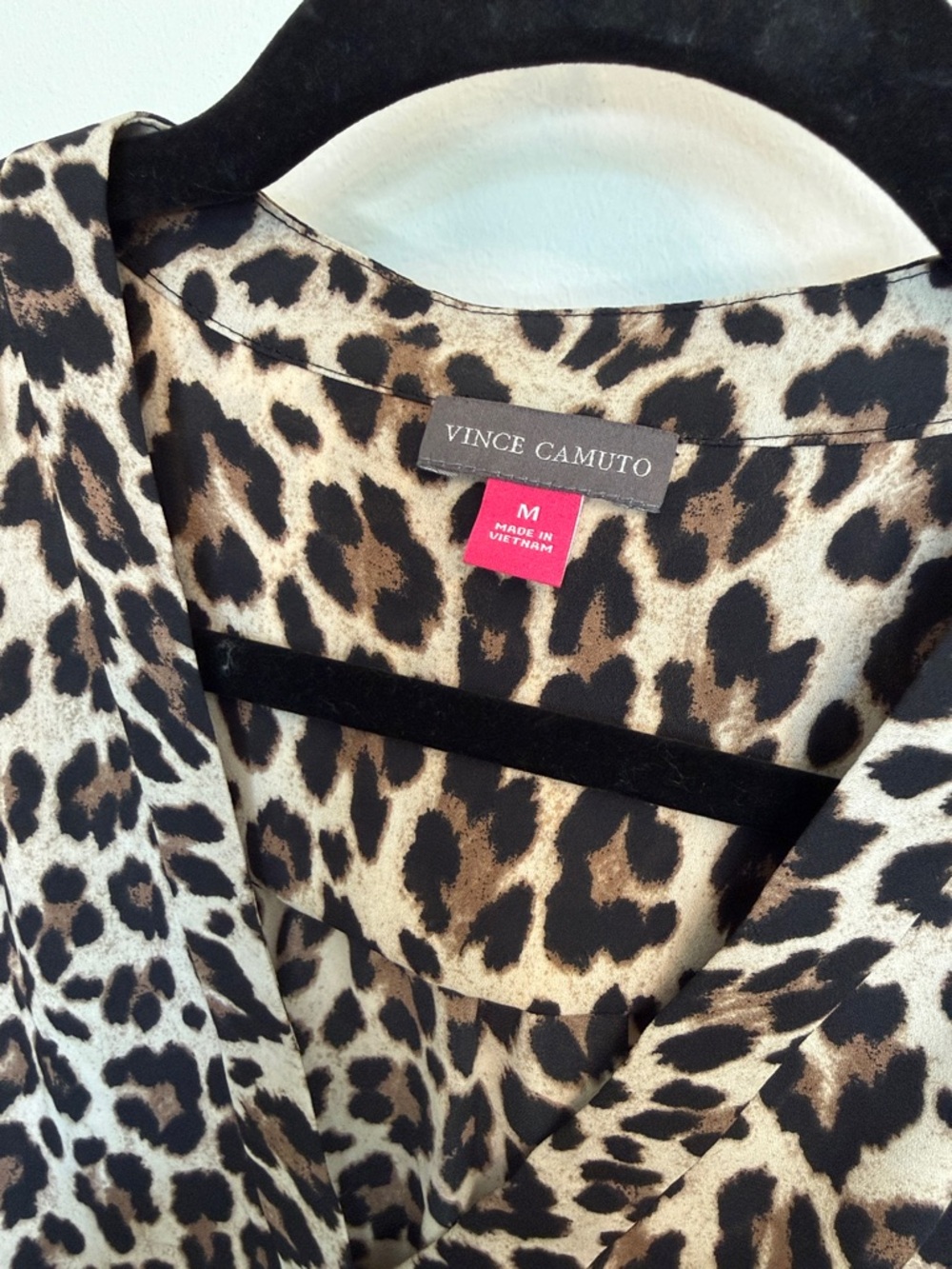 Vince Camuto Leopard Print V-Neck Blouse - Picture 4 of 5